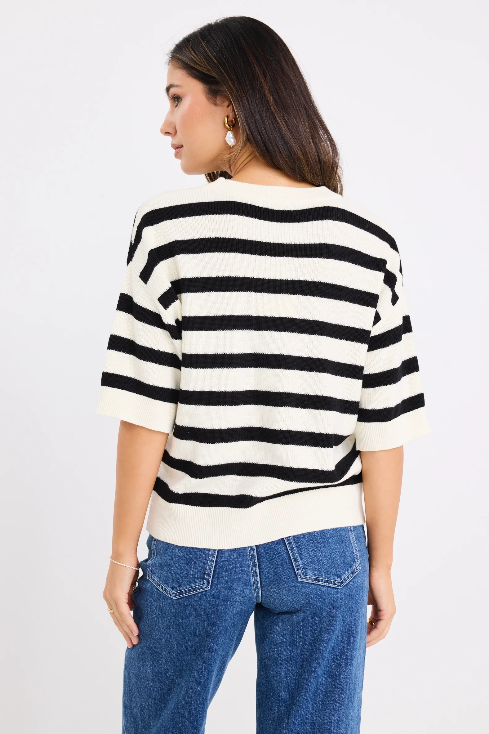 Border Black Stripe Boxy Knit Tee - Image 4