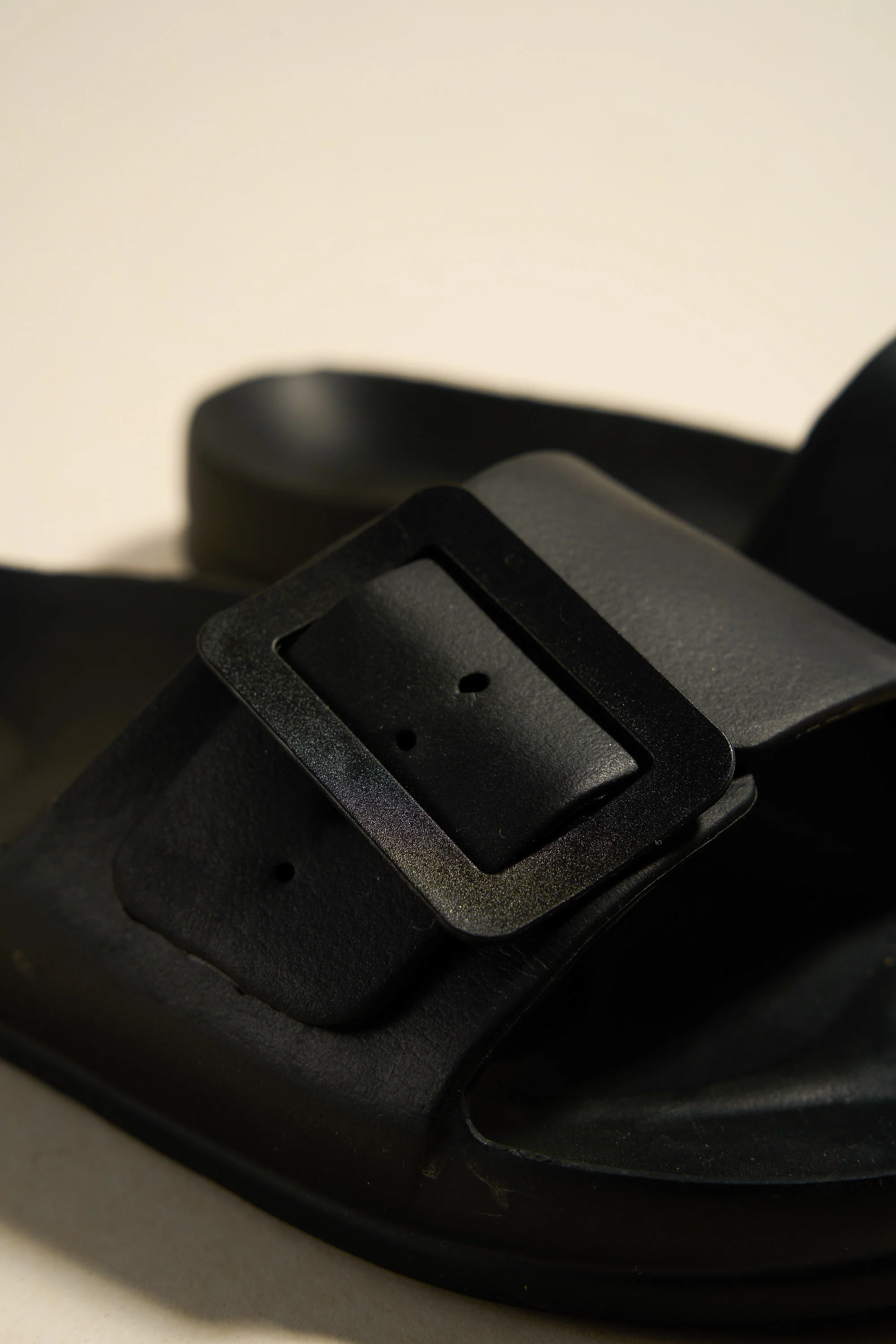 Cool Black Single Buckle Slides - Image 2