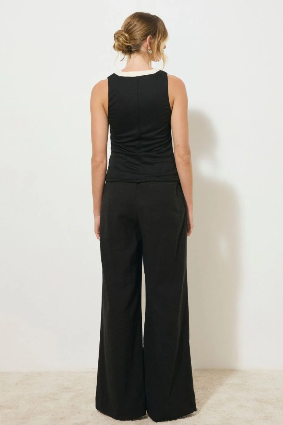 Era Monochrome Jersey Knit Sleeveless Top - Image 4