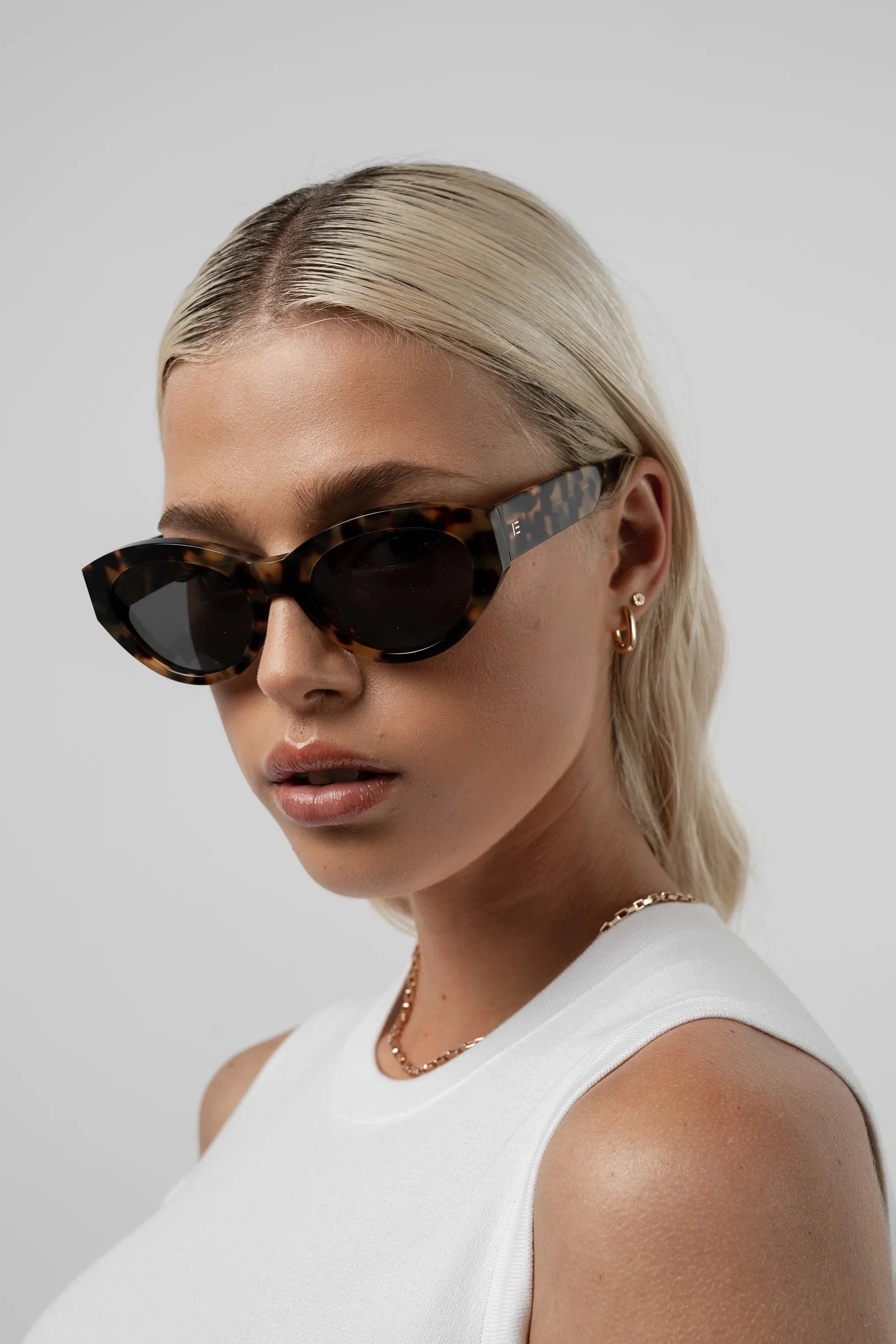 Felina Tortoise Sunglasses - Image 5