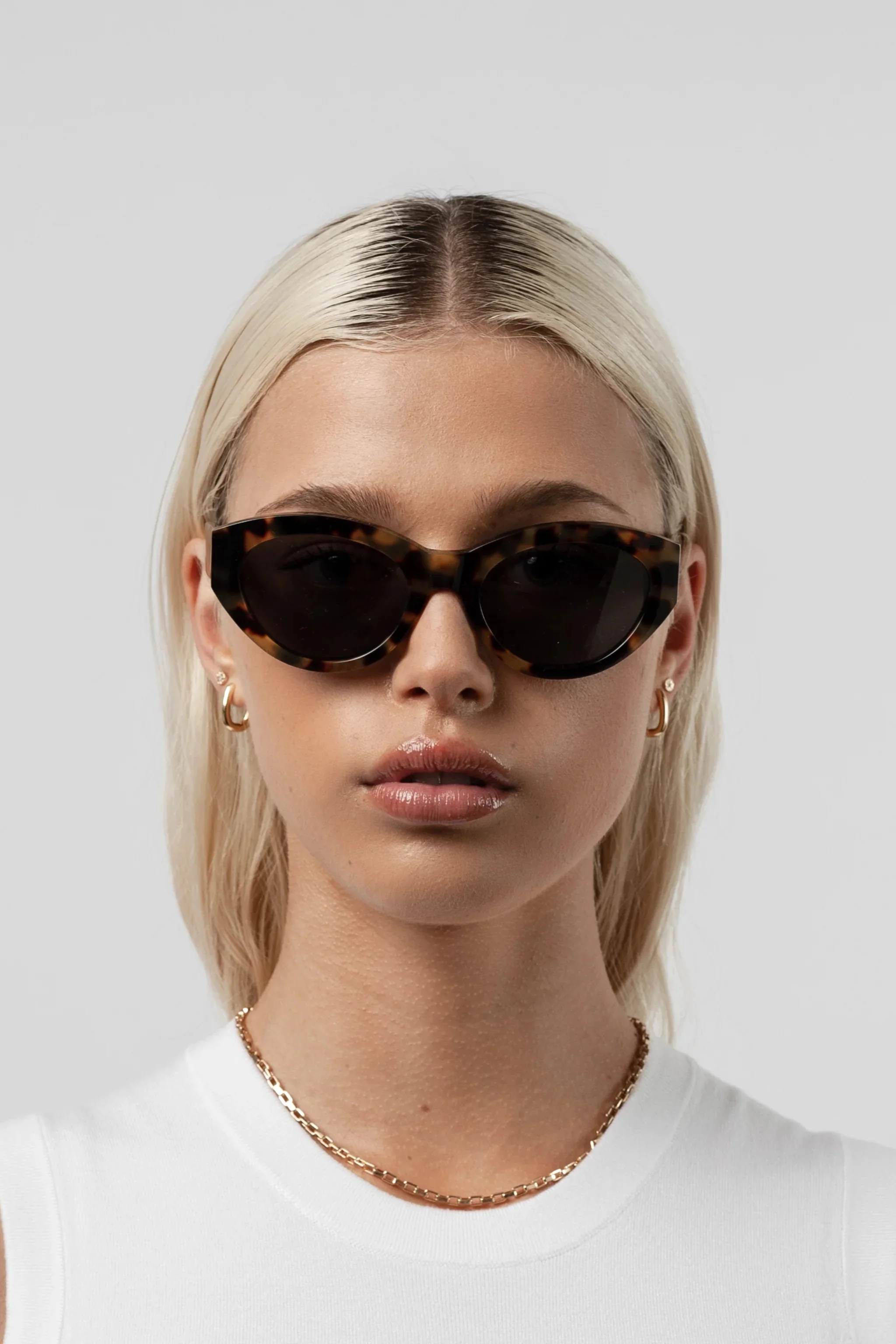 Felina Tortoise Sunglasses - Image 6