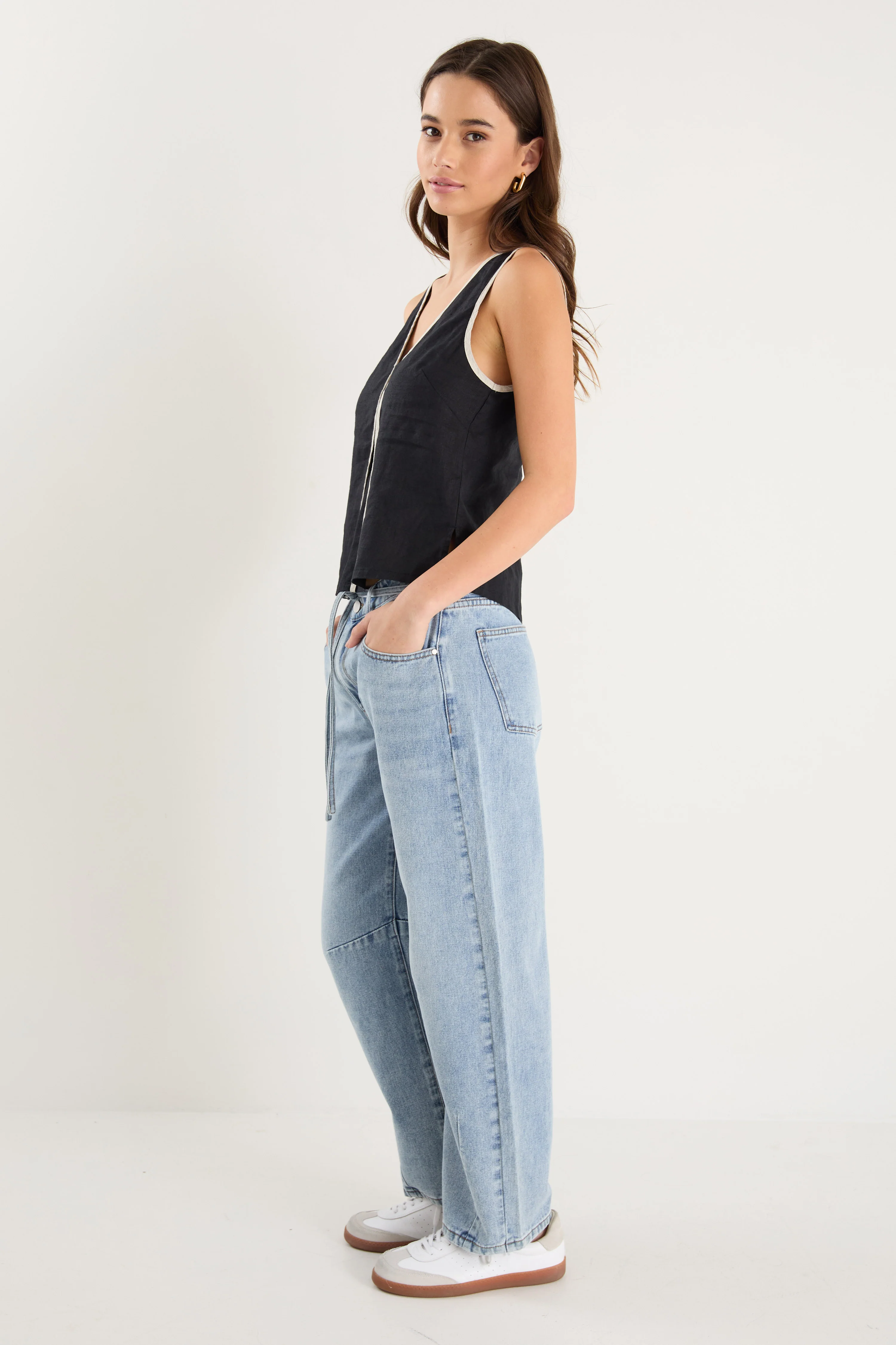 Homage Black Contrast Piped Sleeveless Top - Image 4