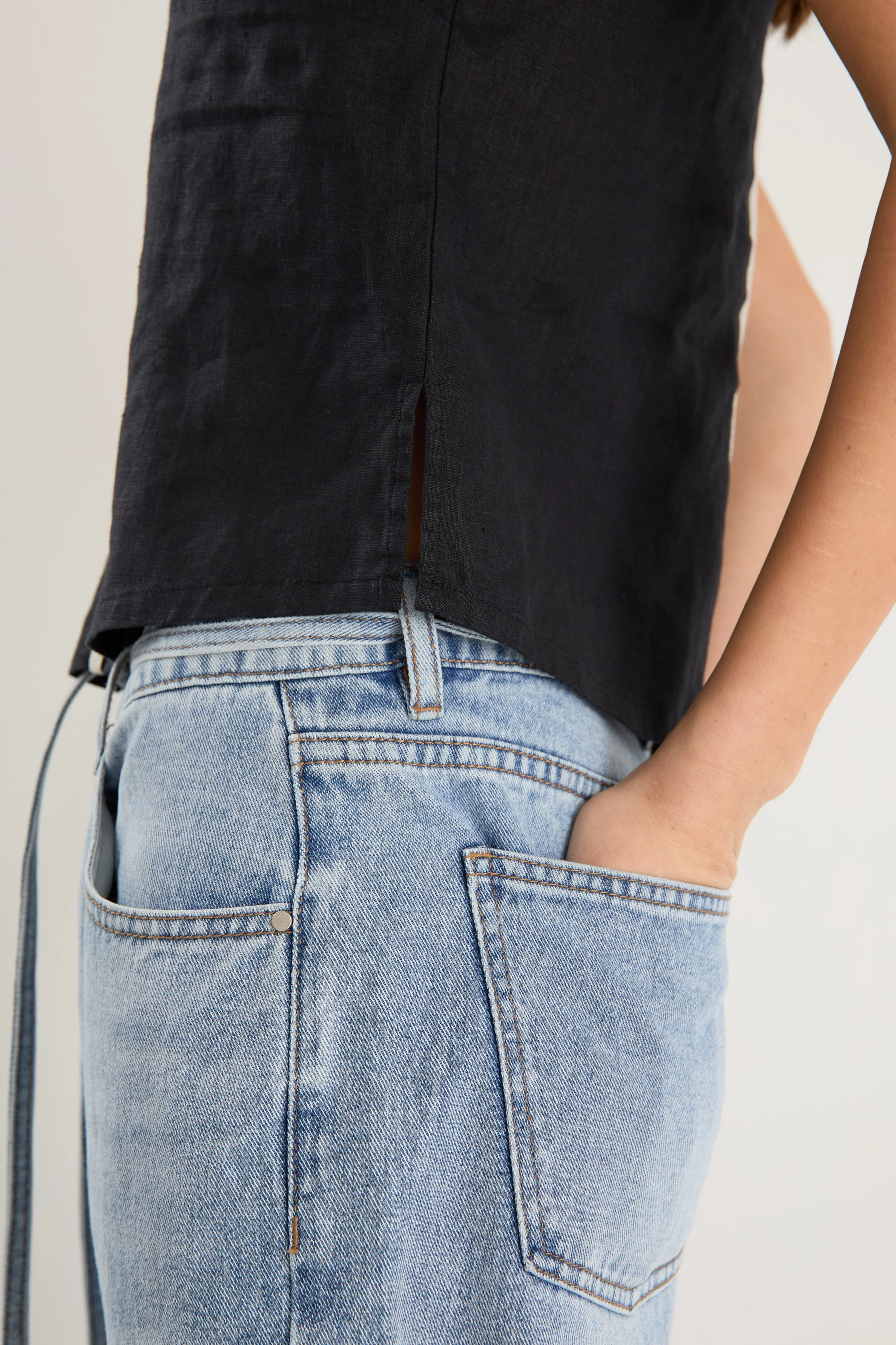 Homage Black Contrast Piped Sleeveless Top - Image 5