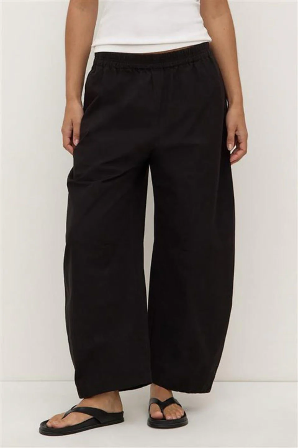 Lola Black Oversized Barrel Pant - Image 2