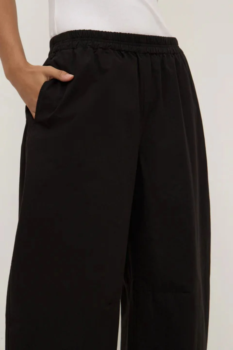 Lola Black Oversized Barrel Pant - Image 3