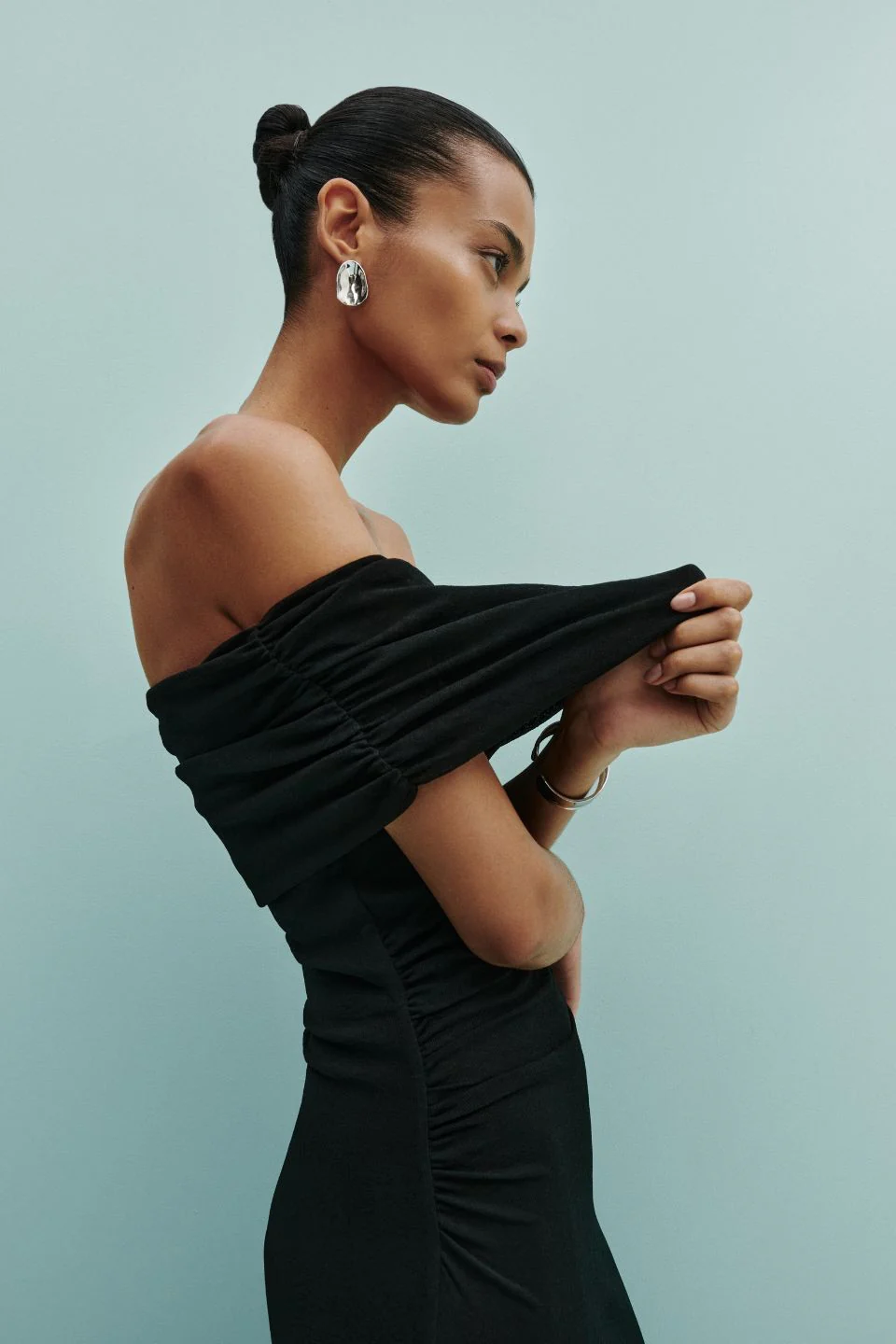 Rue Black Mesh Off Shoulder SS Midi Dress - Image 4
