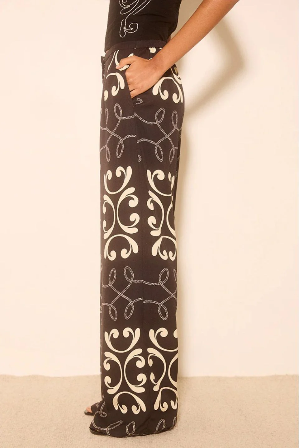 Savanna Black Contrast Print Pant - Image 3