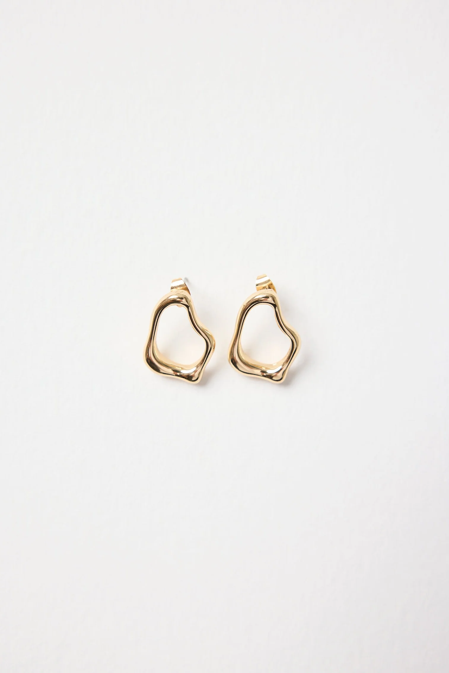Wavy Loop Gold Stud Earring