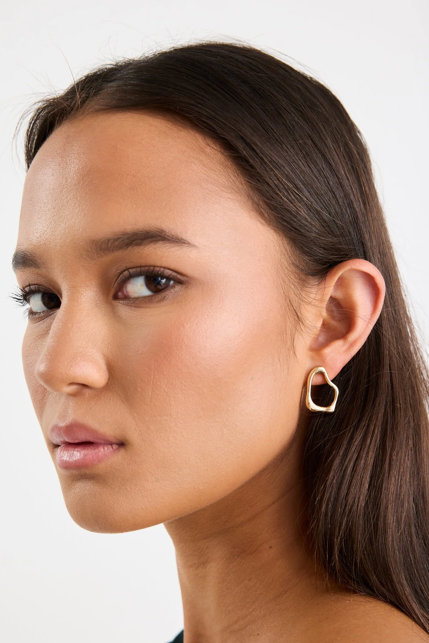 Wavy Loop Gold Stud Earring - Image 2
